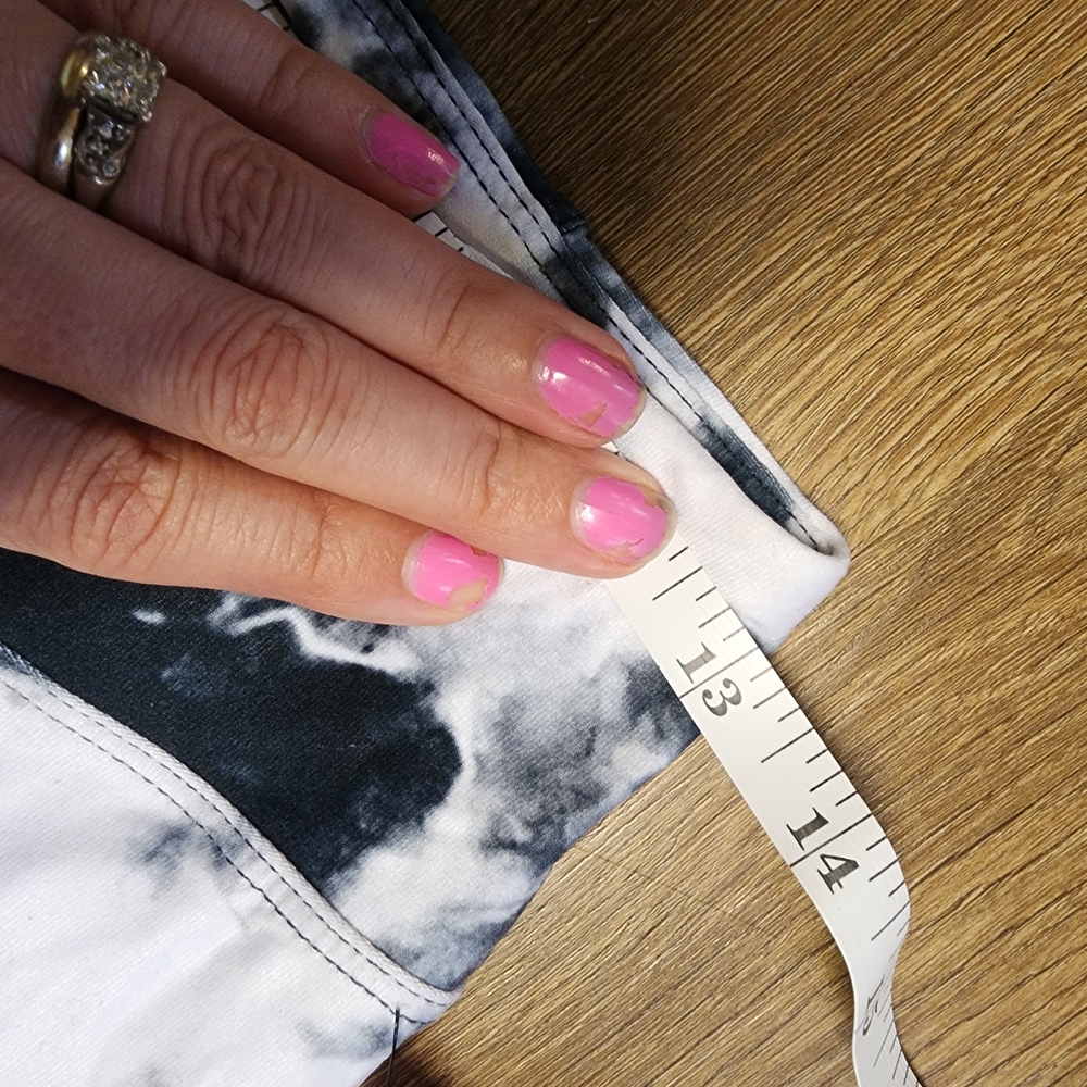 Betsey Johnson Black and White Tie-Dye Leggings - Picture 4 of 5